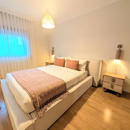 Elegant Metro Free Parking Apartman *