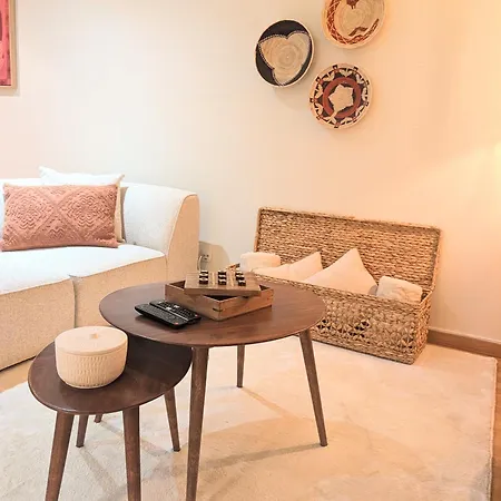 Elegant Metro Free Parking Apartman *